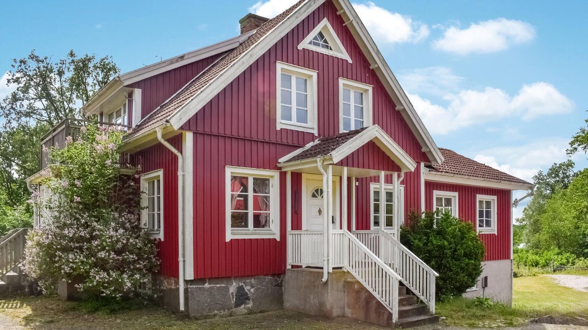Rodeby House | Gorgeous home in Holmsjö with lake view