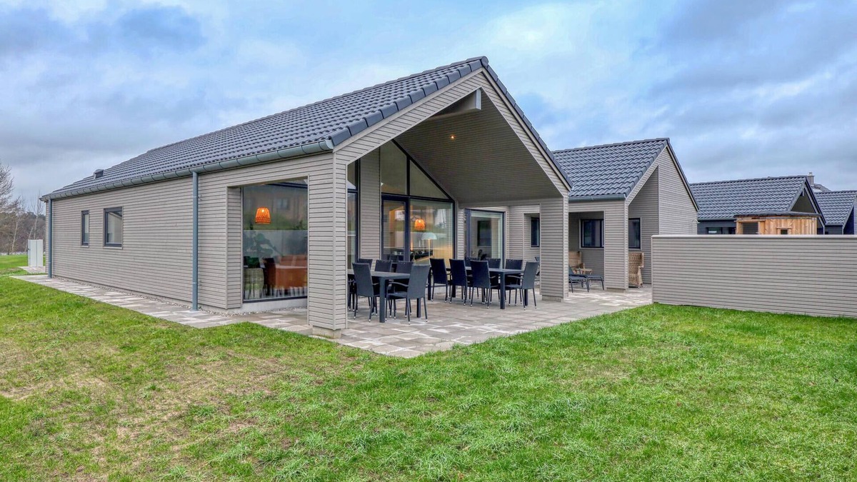 Jesendorf House | Gorgeous home in Jesendorf with sauna