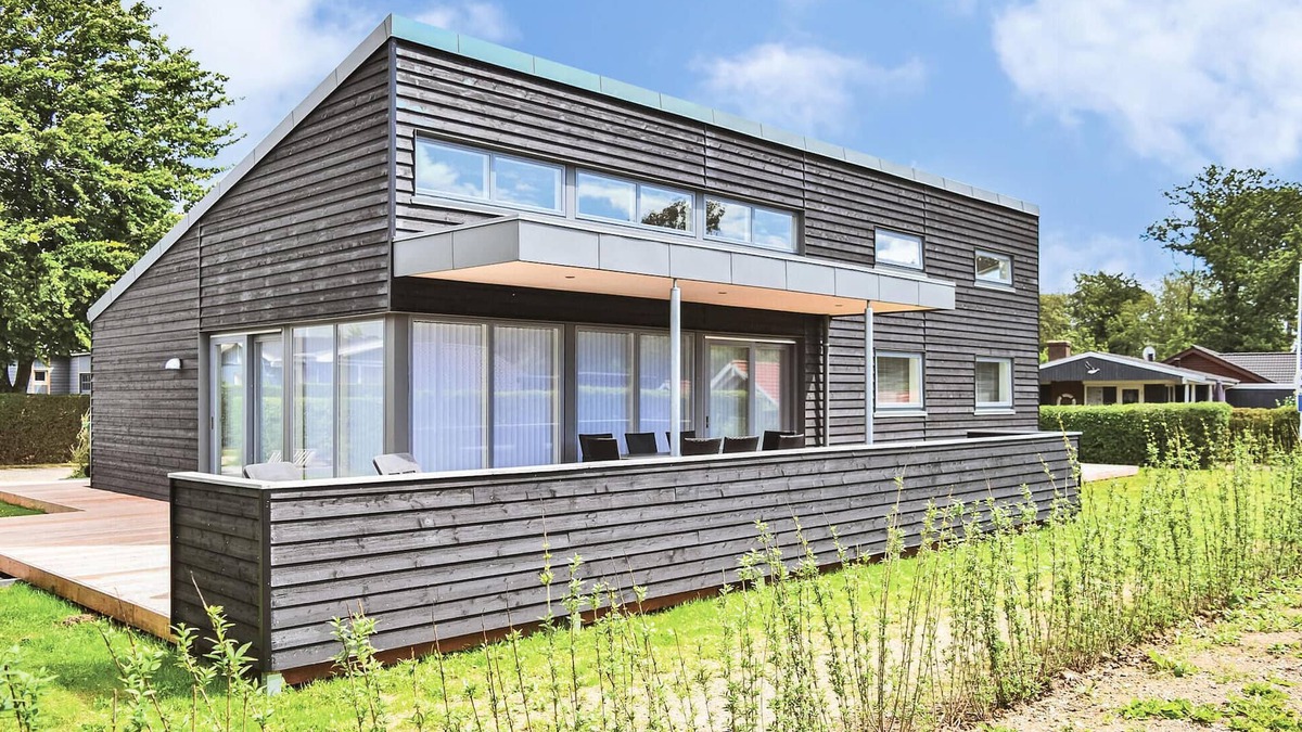 Pøt Strandby House | Gorgeous home in Juelsminde with sauna