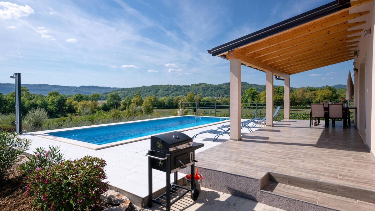 Krsan House | Gorgeous home in Krsan with kitchen