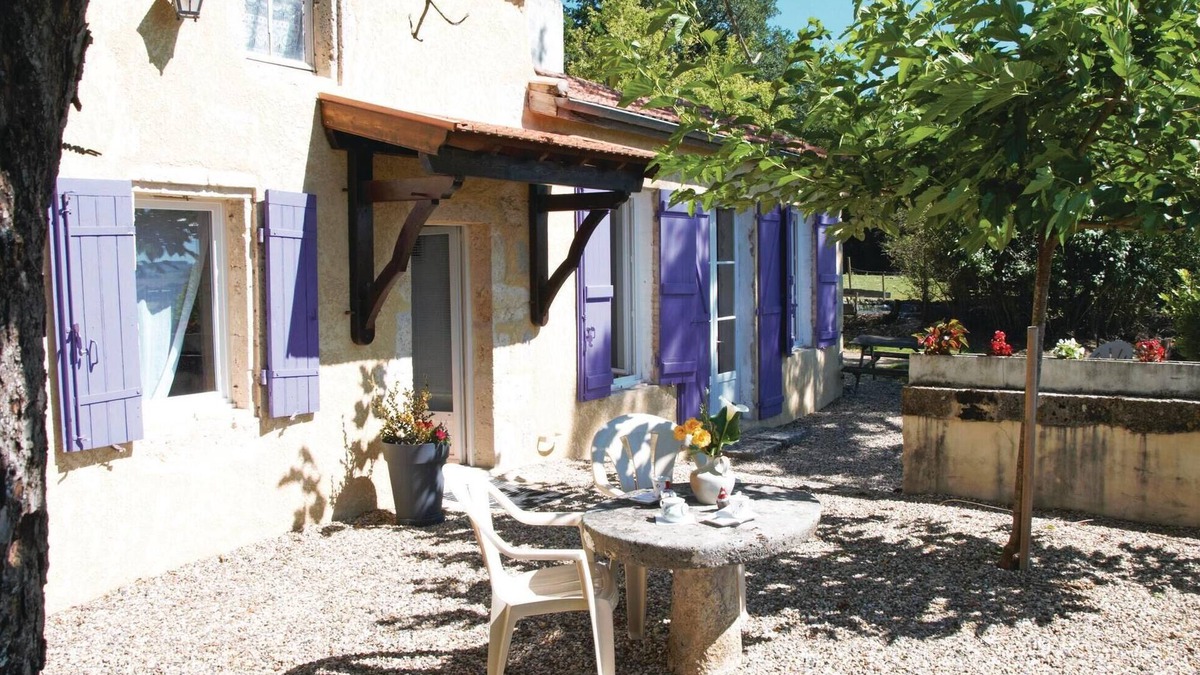 Lavardac House | Gorgeous home in Lavardac with kitchen