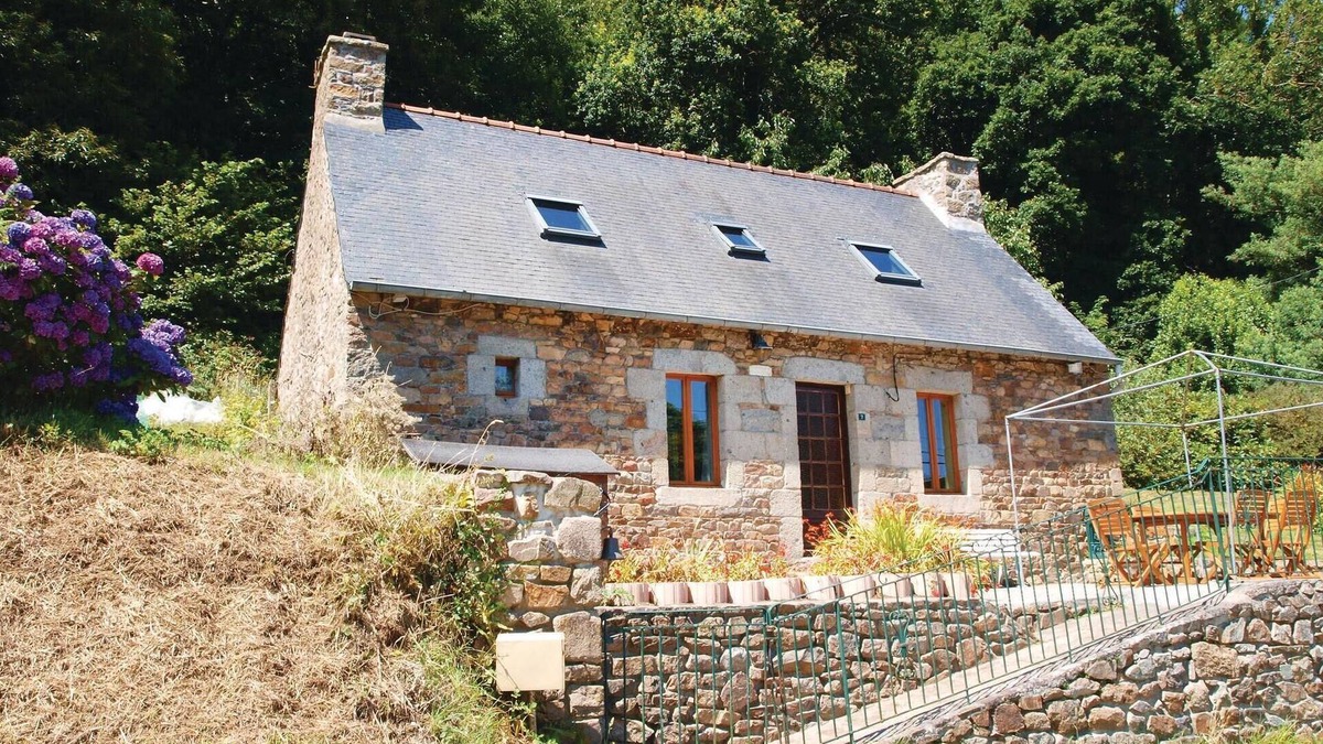 Lezardrieux House | Gorgeous home in Lezardrieux with WiFi