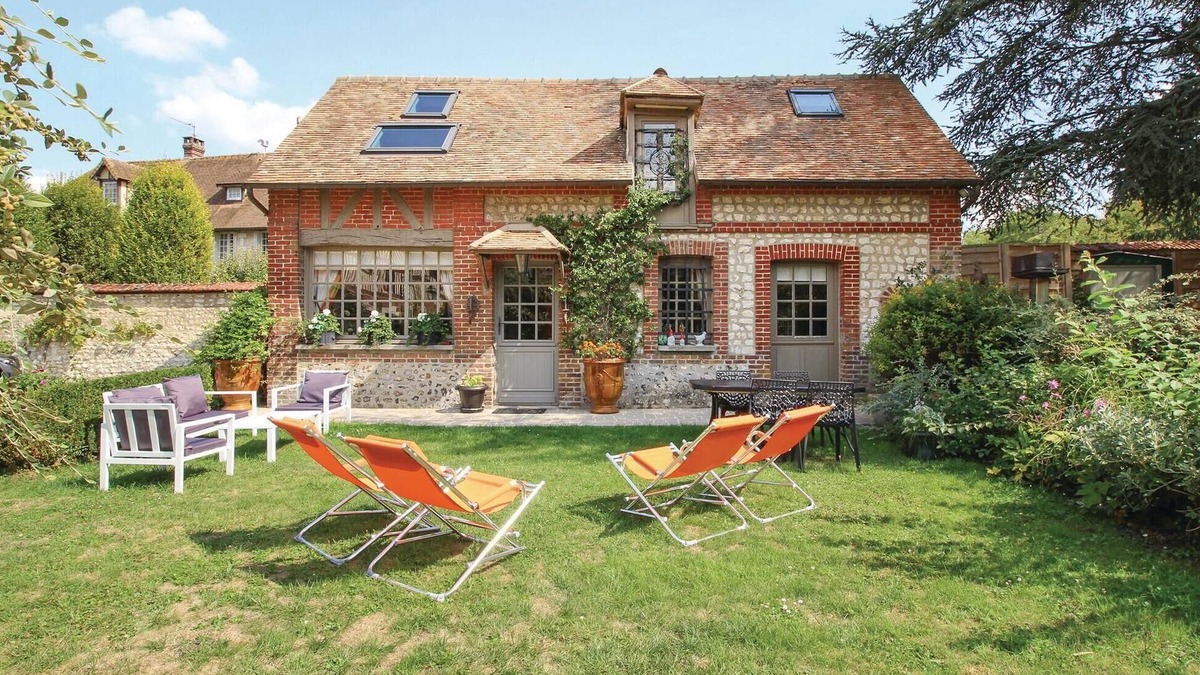 Les Damps House | Gorgeous home in Les Damps with WiFi