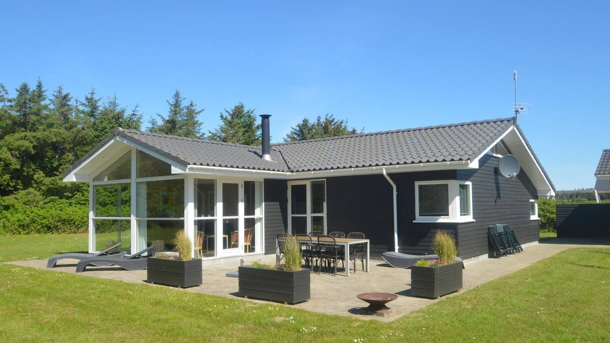 Nr. Lyngby Strand House | Gorgeous home in Løkken with sauna