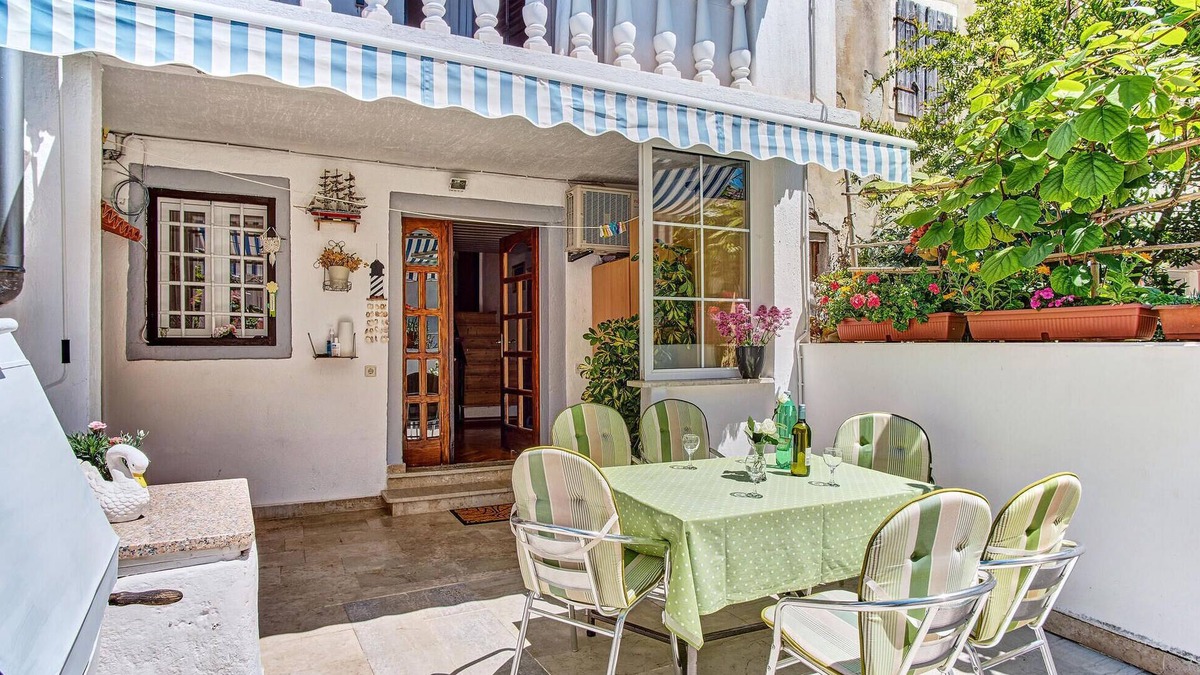 Cove Murtar House | Gorgeous home in Mali Losinj with WiFi