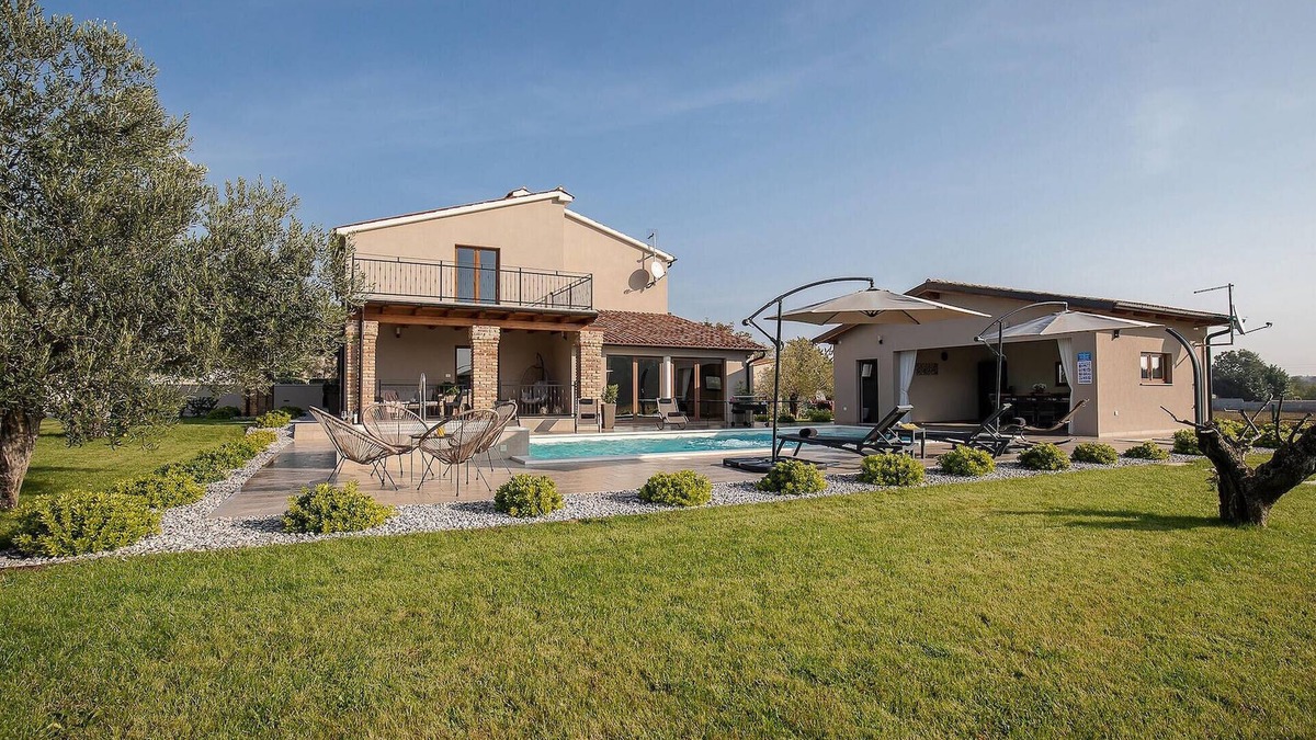 Loborika House | Gorgeous home in Marcana
