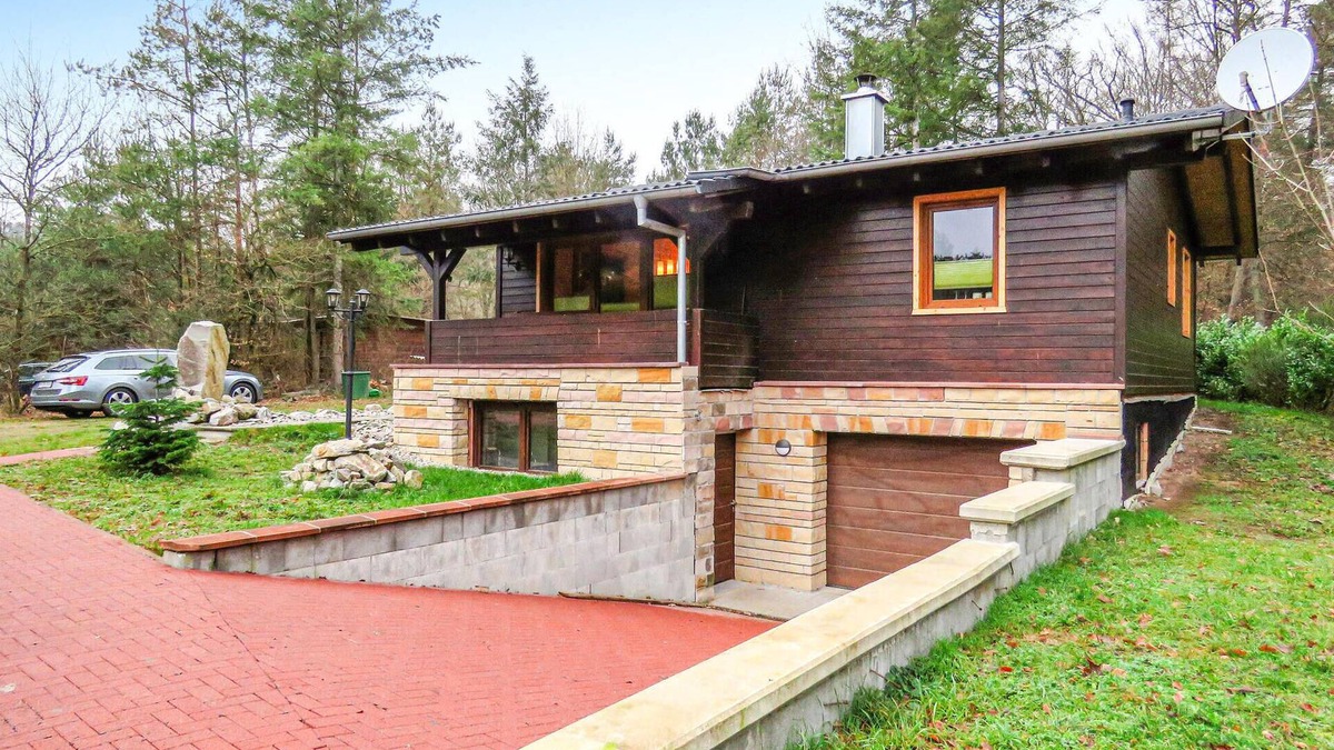 Merzalben House | Gorgeous home in Merzalben with WiFi