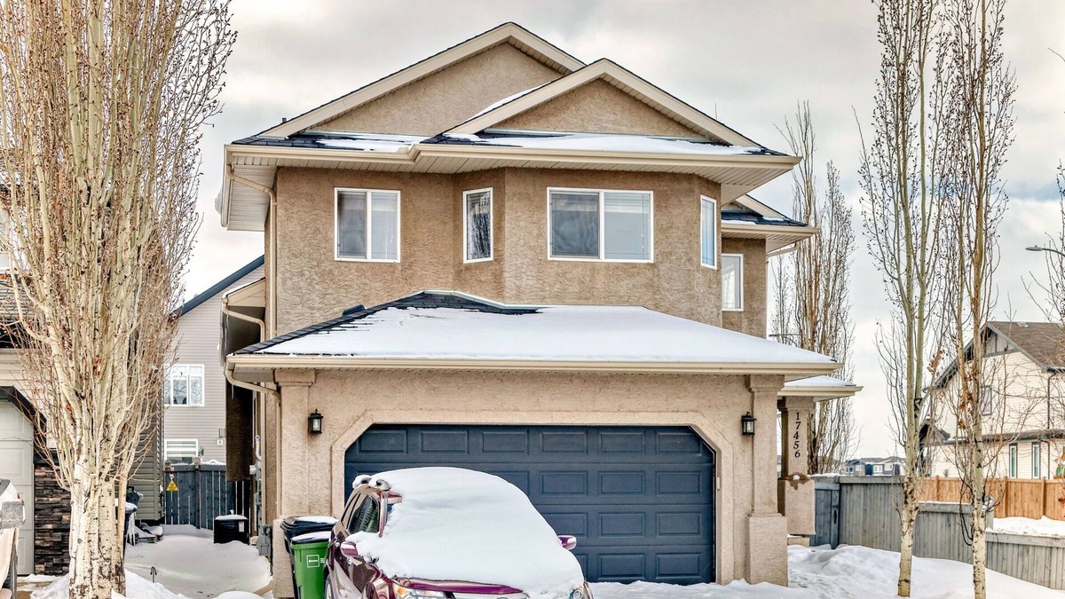 Northwest Edmonton House | Gorgeous home in Newcastle; close to many amenities