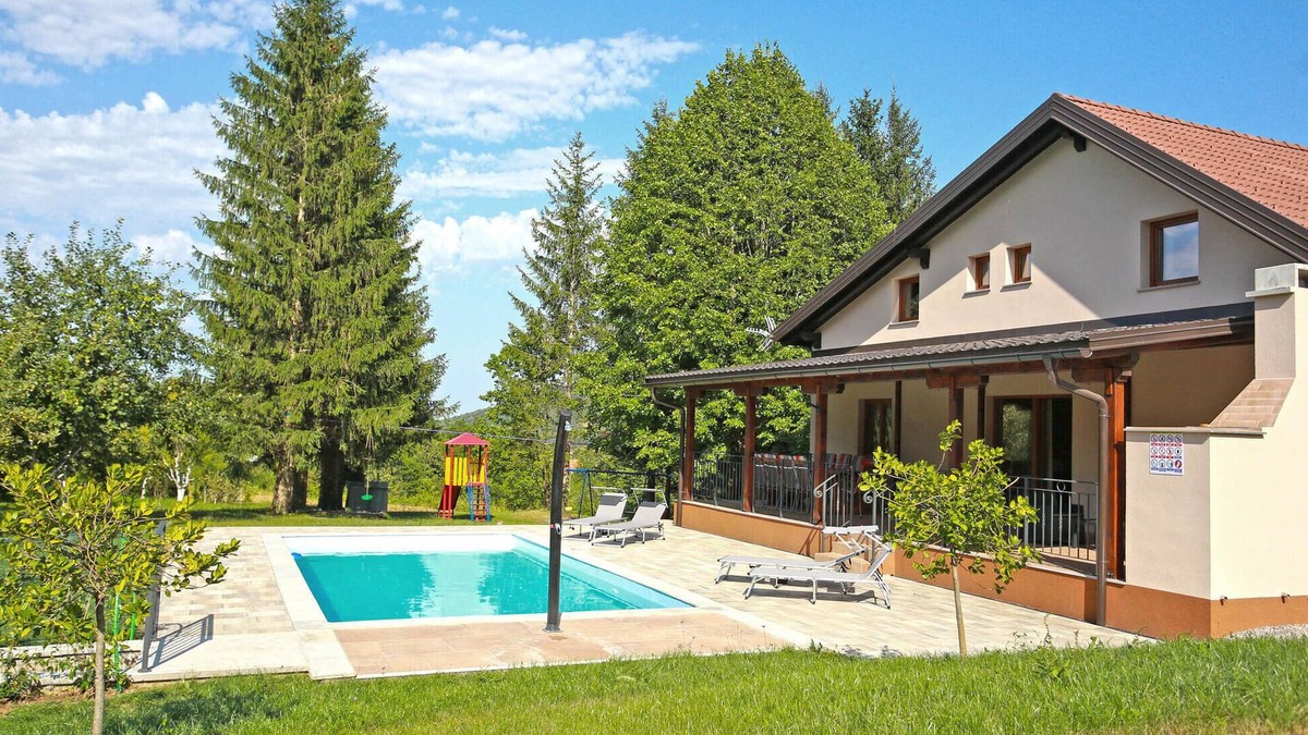 Ogulin House | Gorgeous home in Ogulin with sauna