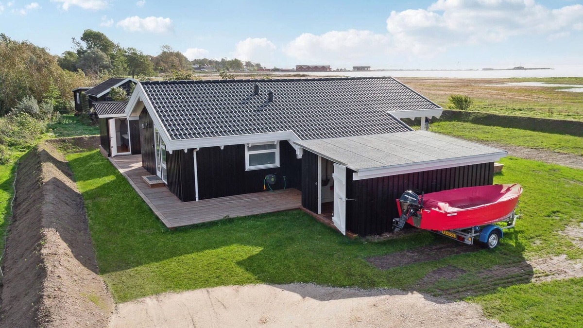 Bronde House | Gorgeous home in Orø with kitchen