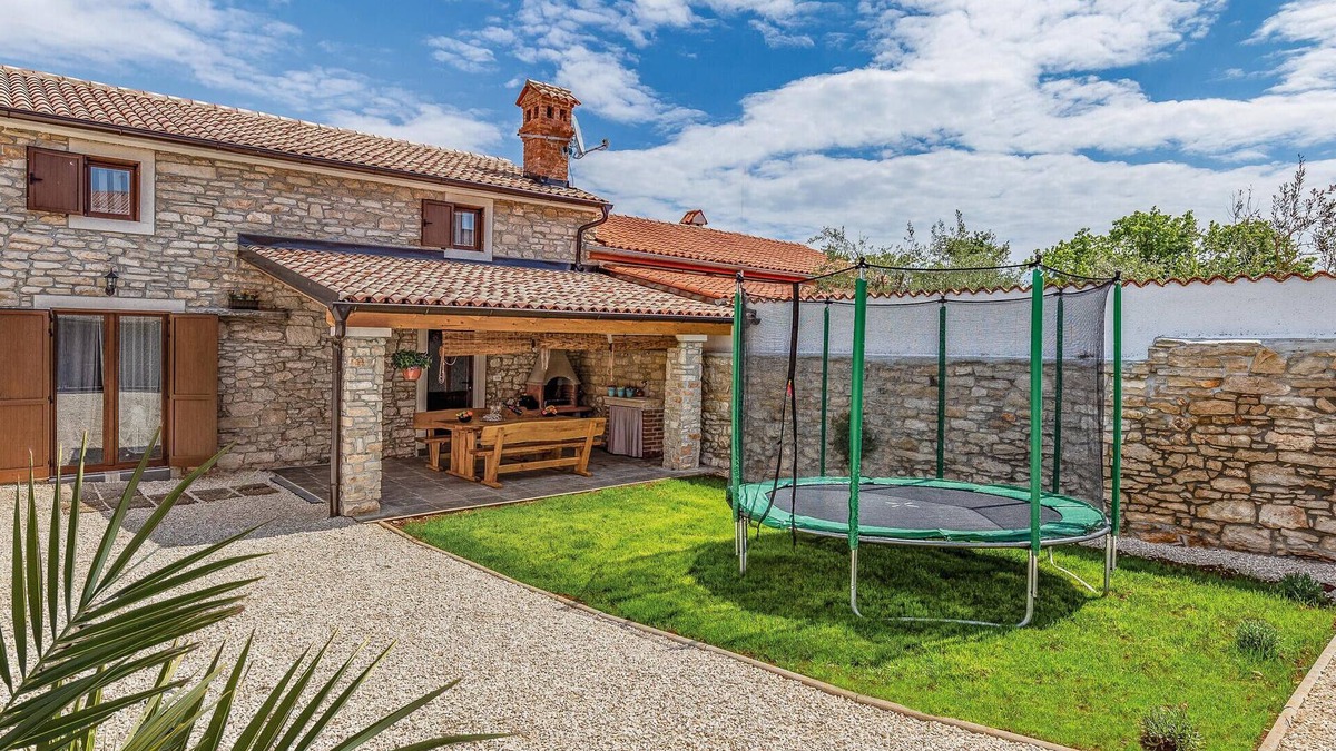 Mali Vareski House | Gorgeous home in Peruski with WiFi
