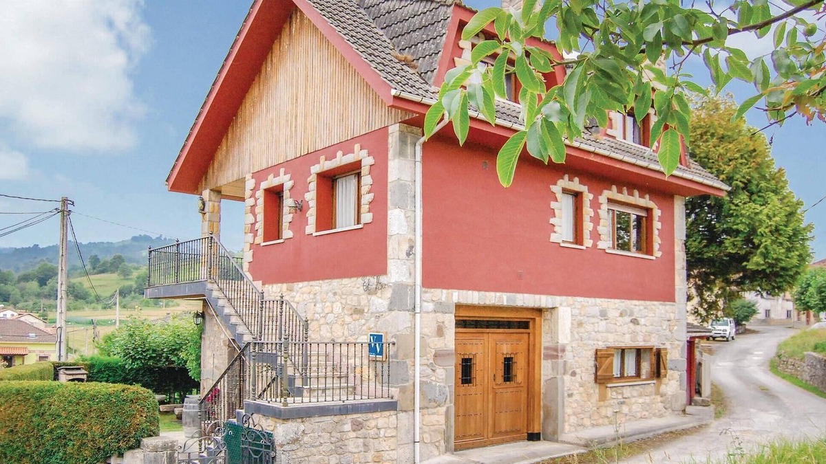 Villamayor House | Gorgeous home in Piloña with kitchen