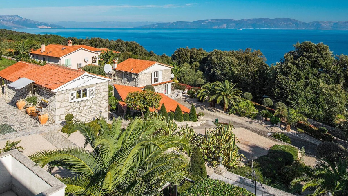 Ravni House | Gorgeous home in Ravni with WiFi