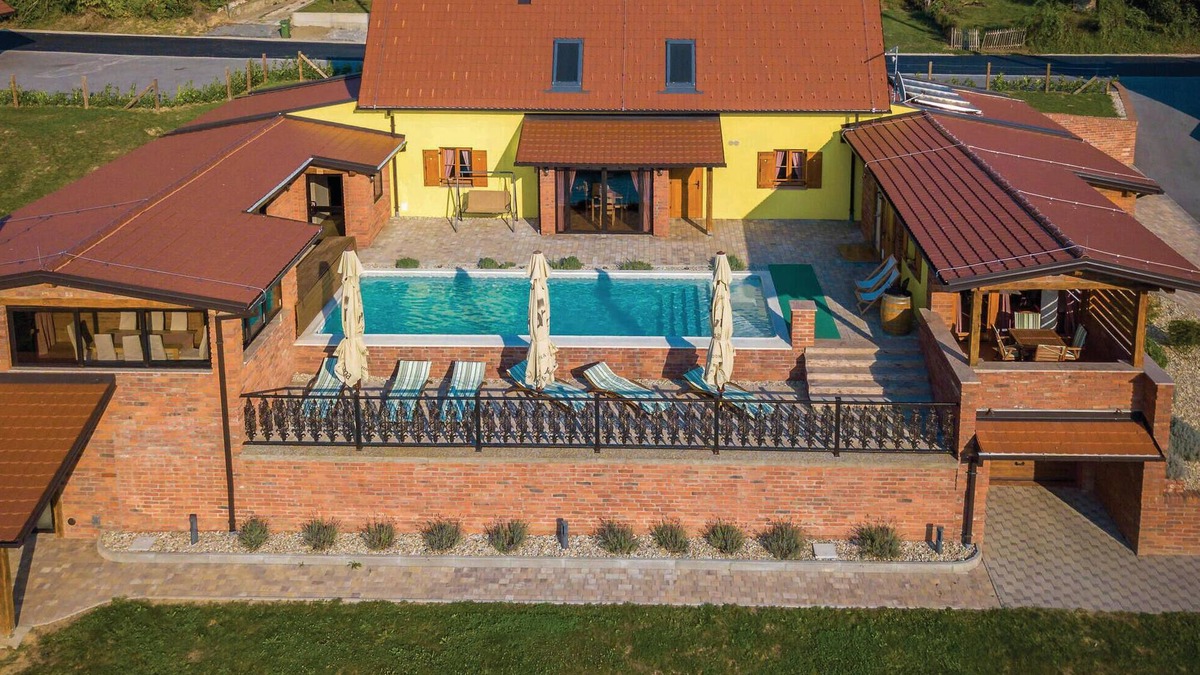 Kutina House | Gorgeous home in Repusnica with sauna