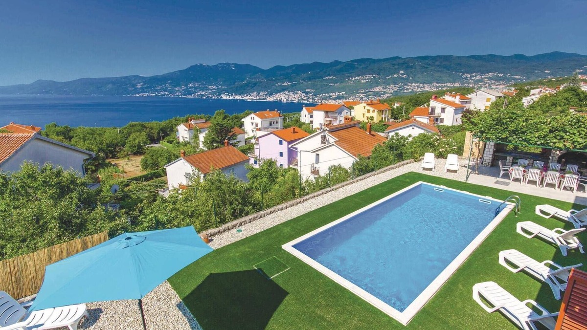 Sarsoni House | Gorgeous home in Rijeka with kitchen