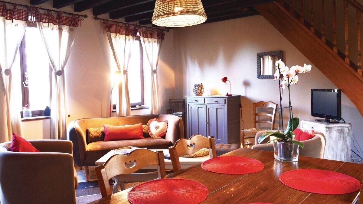 Romery House | Gorgeous home in Romery with kitchen