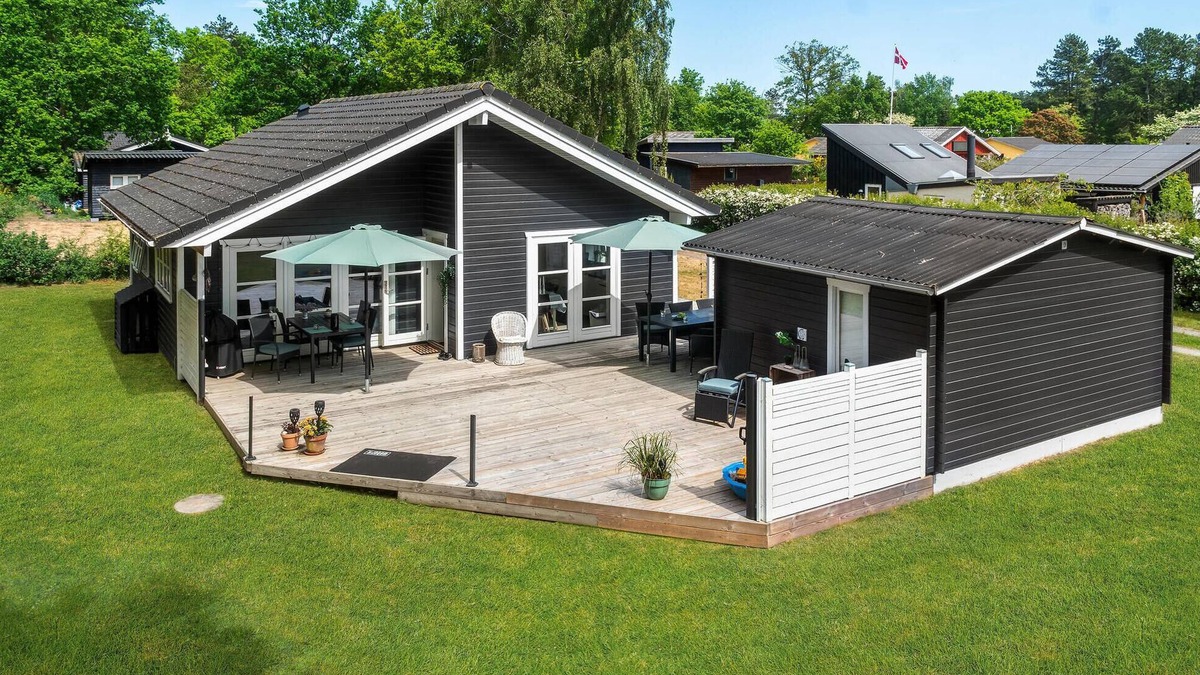 Samsø House | Gorgeous home in Samsø with kitchen