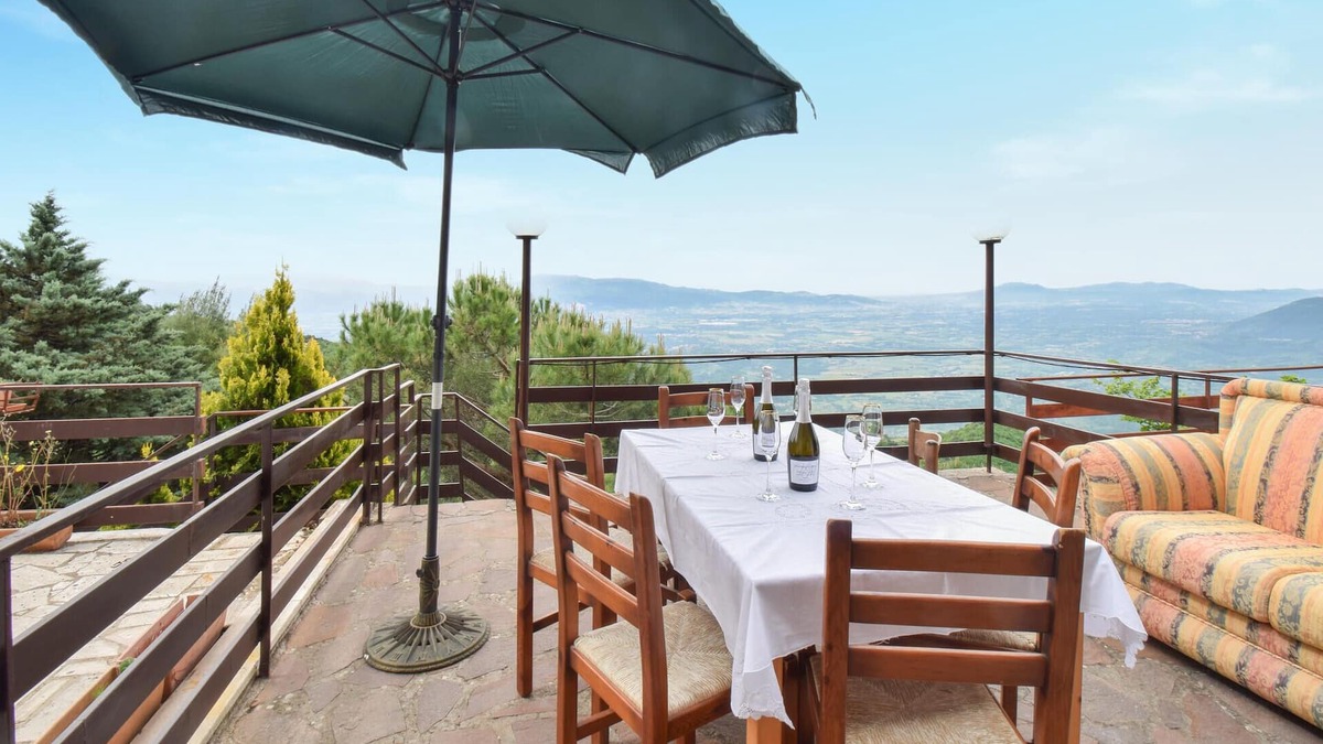 Serrone House | Gorgeous home in Serrone with WiFi