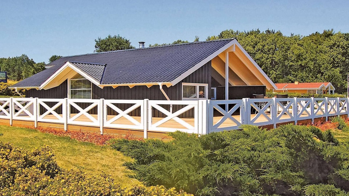 Grønninghoved Strand House | Gorgeous home in Sjølund with sauna