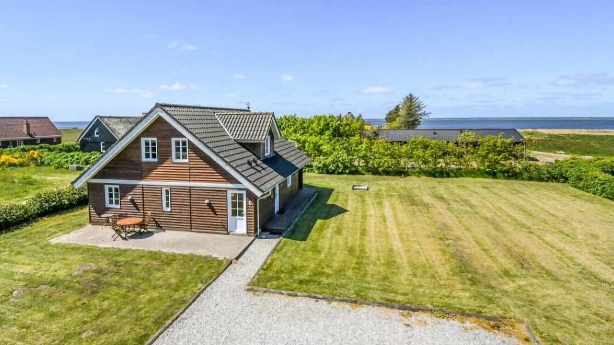 Ringkøbing-Skjern Municipality House | Gorgeous home in Skjern with kitchen