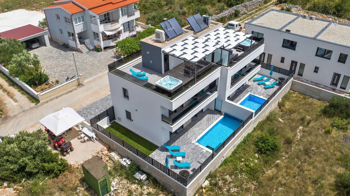 Srima House | Gorgeous home in Srima