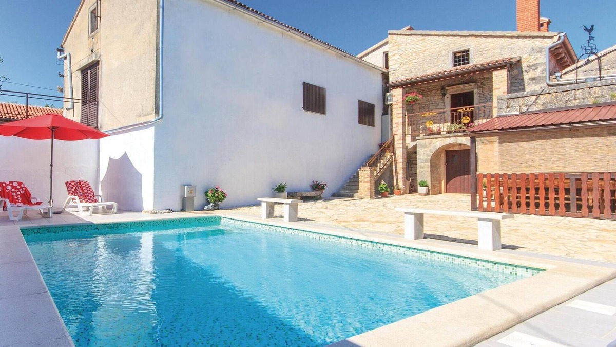 Stifanici House | Gorgeous home in Stifanici with WiFi