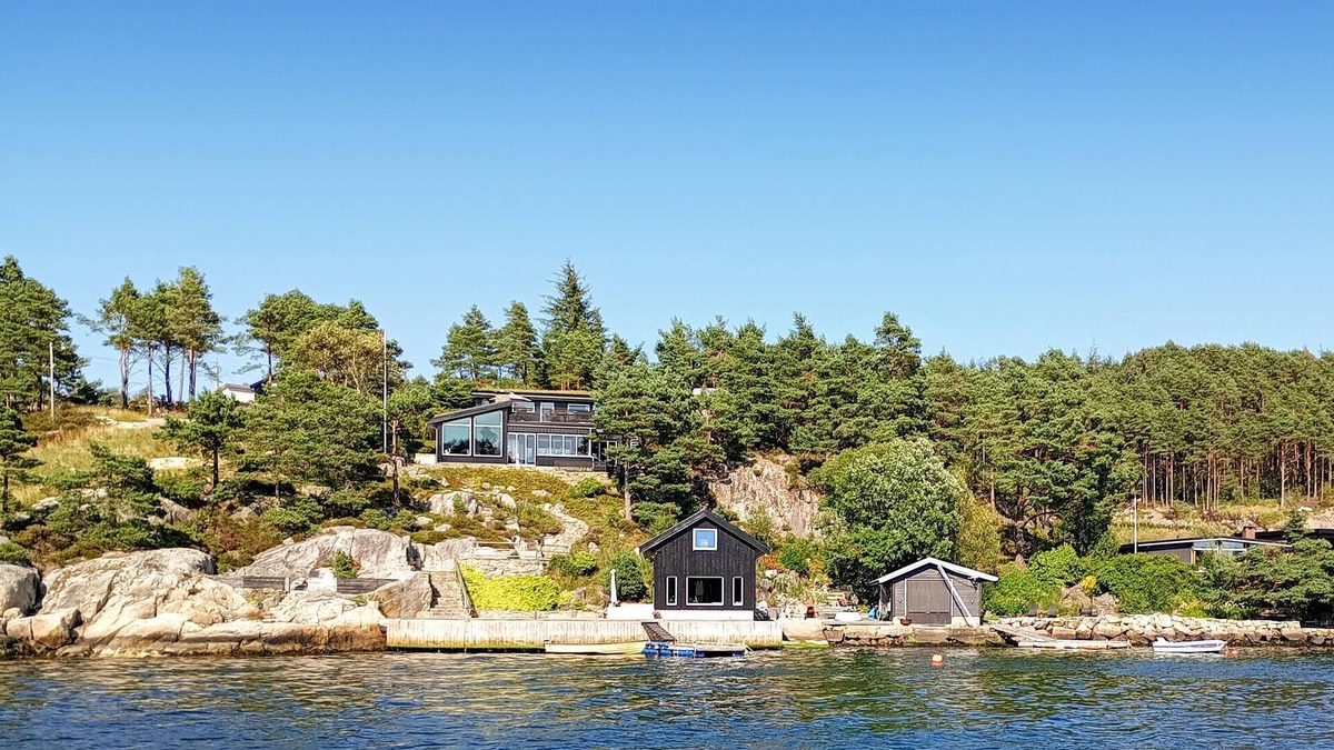 Sveio House | Gorgeous home in Sveio with kitchen