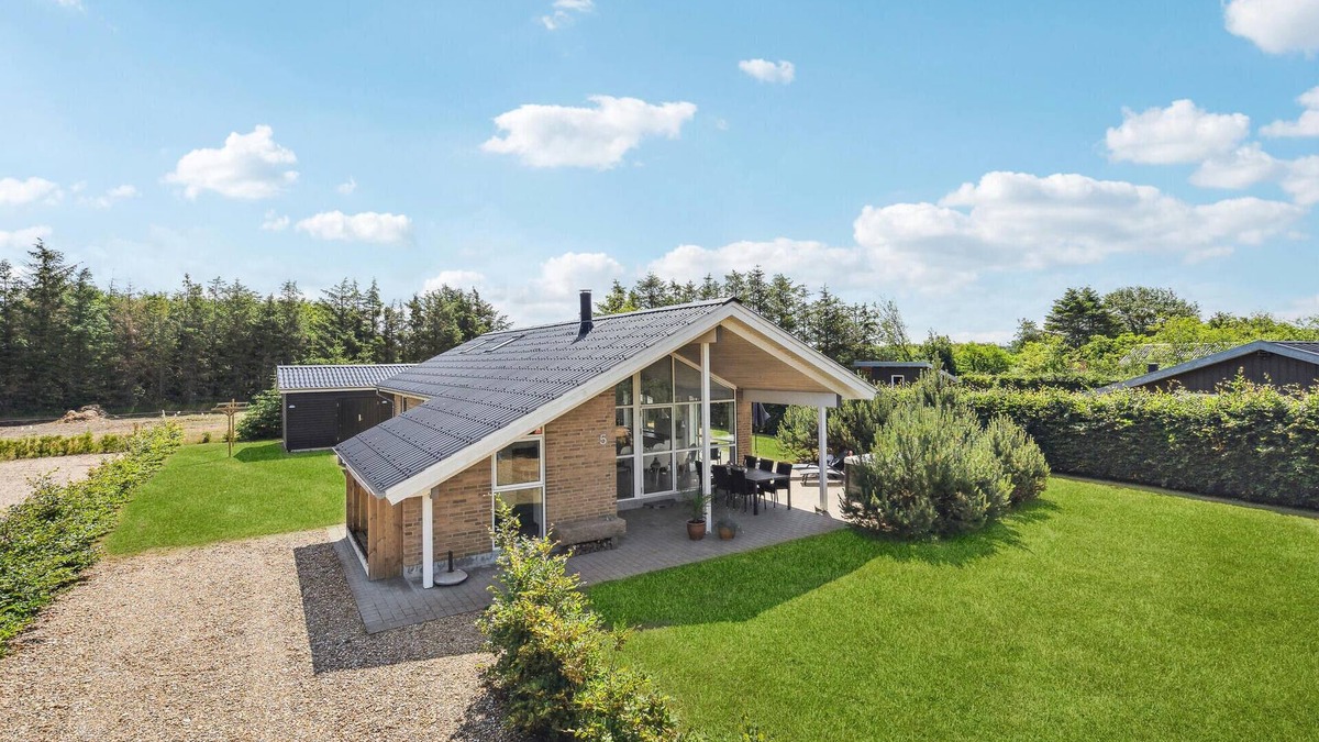 Skaven Strand House | Gorgeous home in Tarm with WiFi