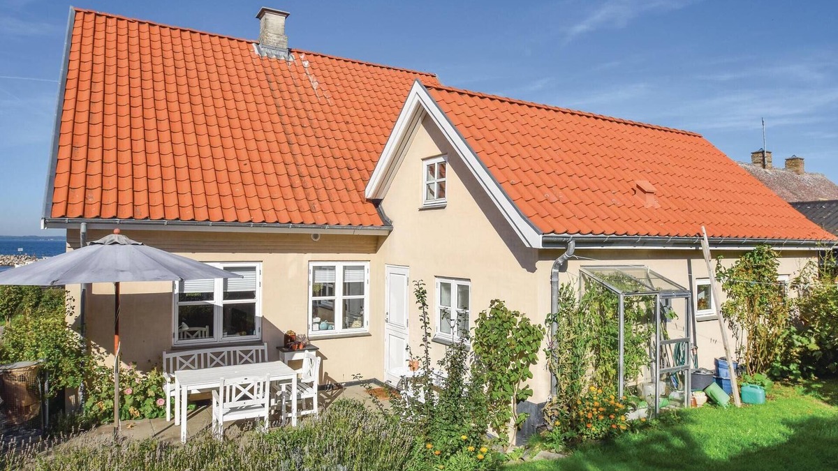 Lohals House | Gorgeous home in Tranekær with kitchen