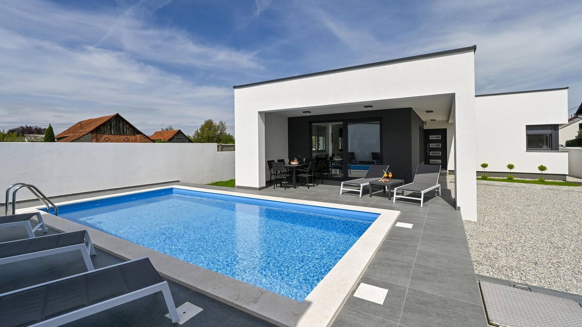 Trnovec Bartolovecki House | Gorgeous home in Trnovec with WiFi