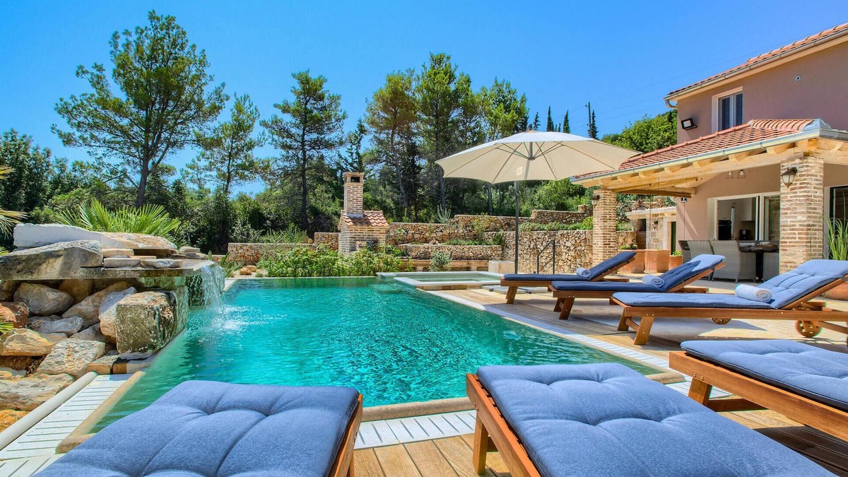 Sutomiscica House | Gorgeous home in Ugljan