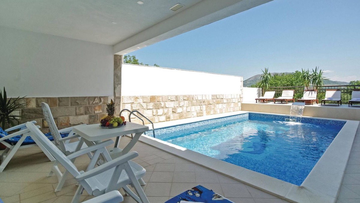 Vrgorac House | Gorgeous home in Umcani