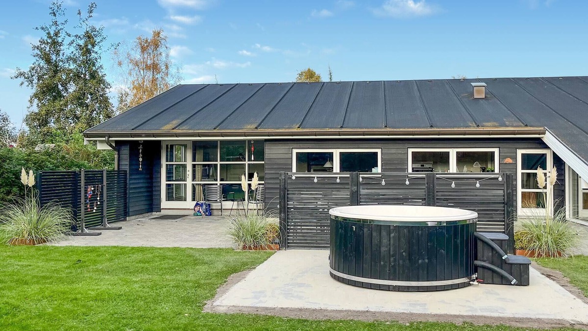 Marielyst House | Gorgeous home in Væggerløse with sauna