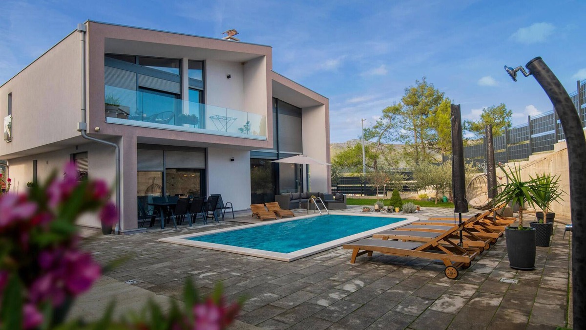 Vrgorac House | Gorgeous home in Vrgorac with WiFi