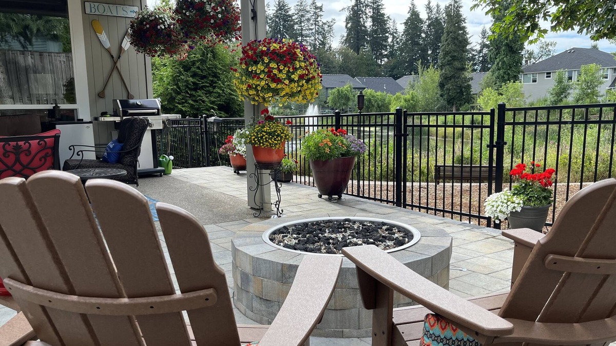 Wilsonville House | Gorgeous Home with River Access, Outdoor living, Hot Tub & Close to Wine Country