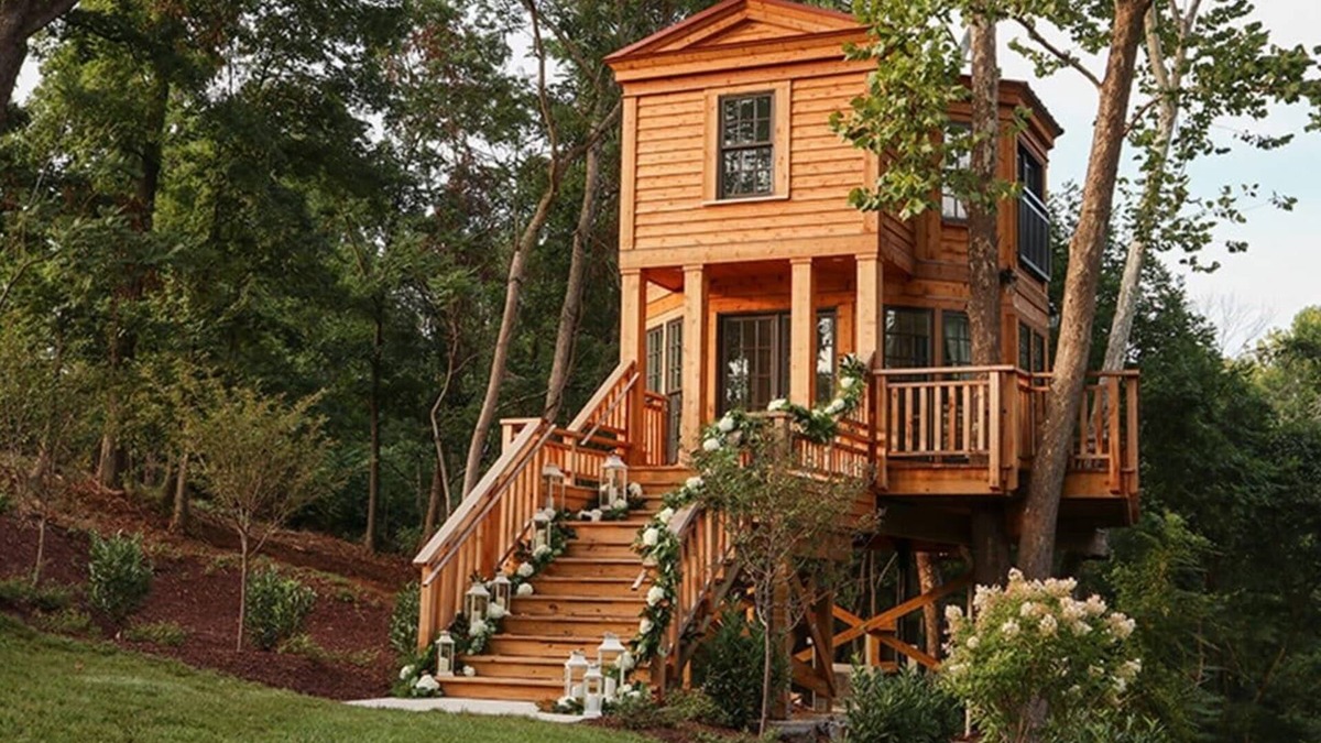 Lynchburg Cabin | Gorgeous Honeymoon Treehouse built by Treehouse Masters!