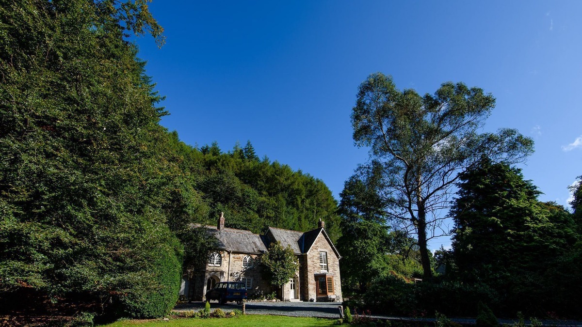 Liskeard House | Gorgeous house in spectacular secluded grounds, with beaches nearby