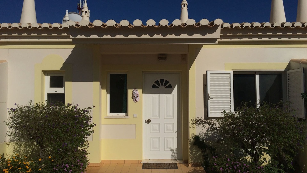 Budens House | Gorgeous house in the beautiful Western Algarve.