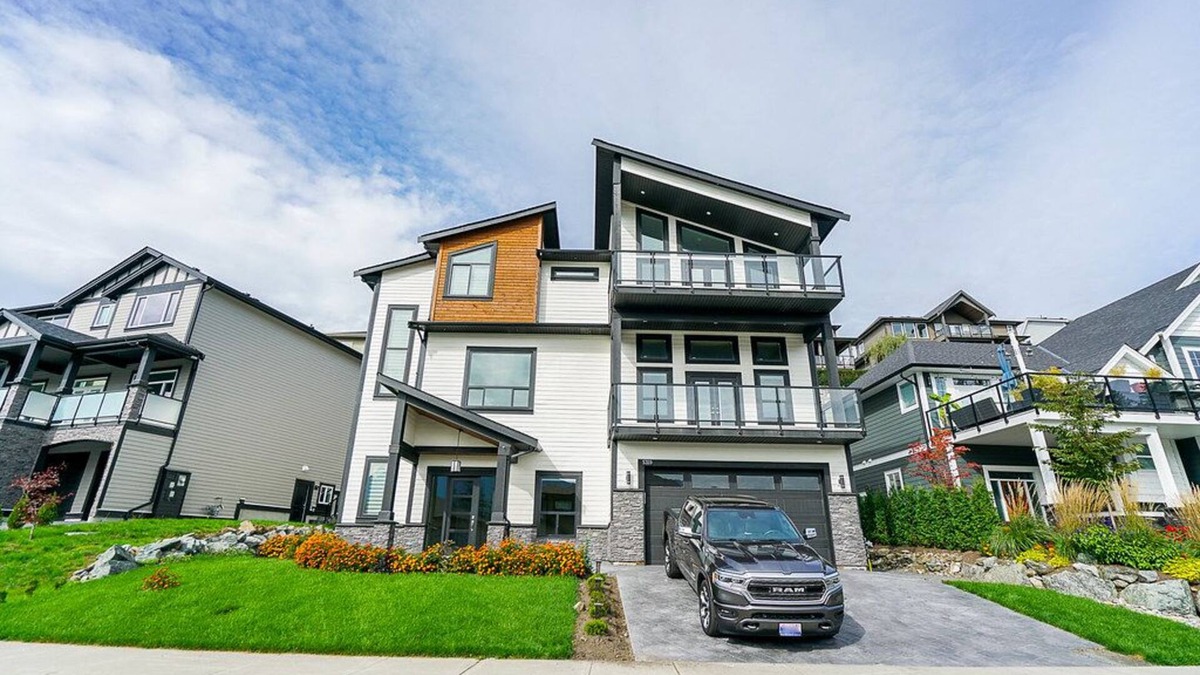 Promontory House | Gorgeous house on the top of the mountain in Chilliwack
