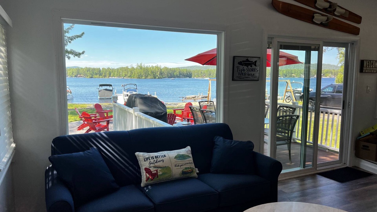 The Bays House | Gorgeous Lake Front Home - Renovated in 2023!