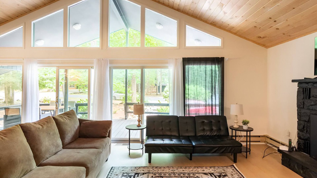 East Stroudsburg Cabin | Gorgeous Lake Cabin in the Poconos with private hot tub