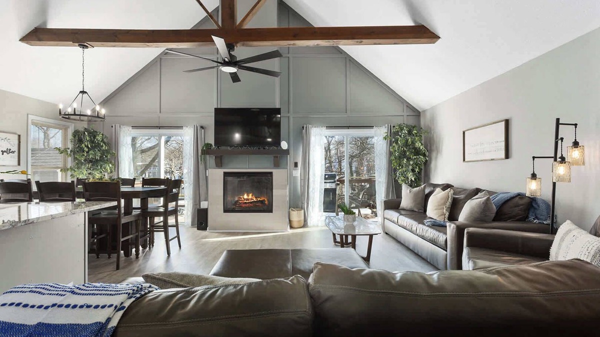 New Century House | Gorgeous Lake Views 3BR-3Ba Updated Home