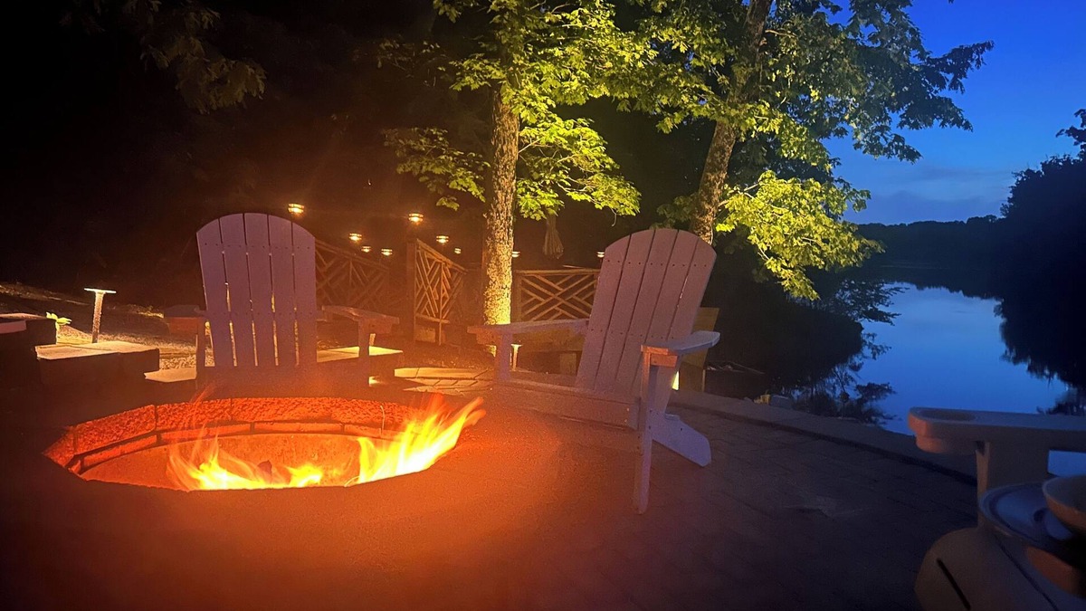 Wright City House | Gorgeous Lakefront Getaway - Innsbrook Chalet with Outdoor Spa!
