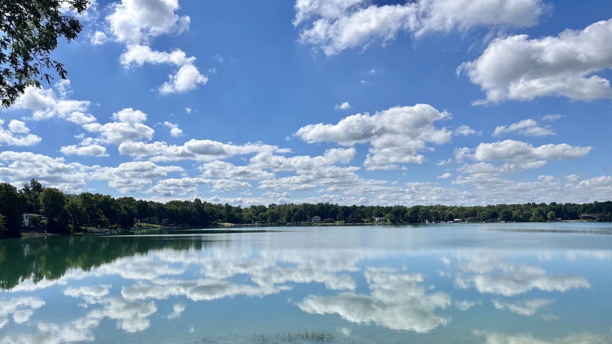 Howe House | Gorgeous Lakefront Home! Amazing views, outdoor dining and close to Shipshewana.