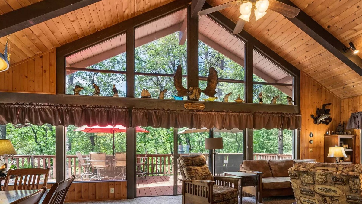 Lakehead-Lakeshore House | Gorgeous Lakehouse w/Hot Tub, Pool Table, Games & MORE!