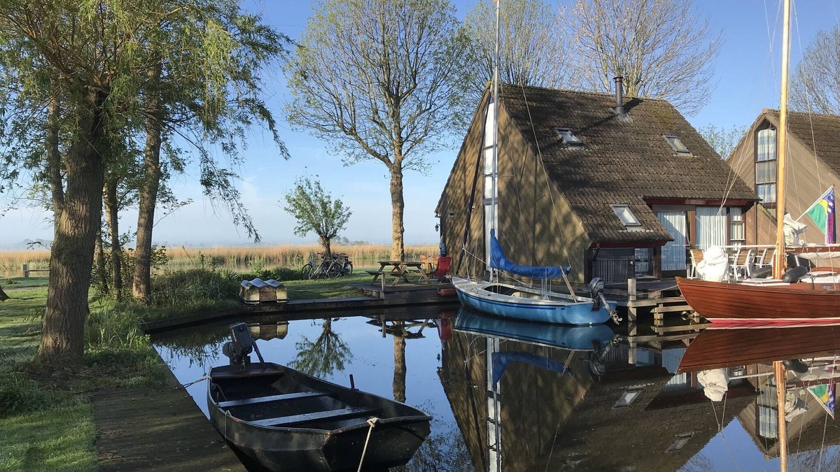 Gaastmeer House | Gorgeous Lakeside Holiday Home in Gaastmeer