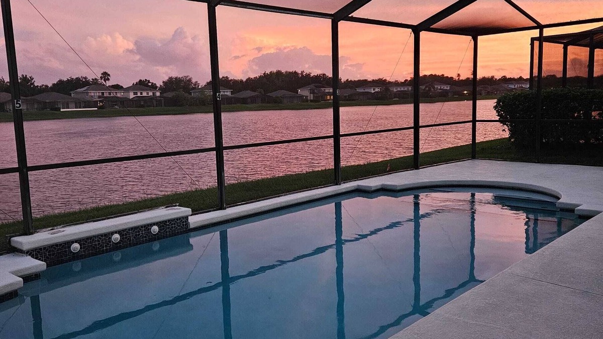 Sunset Lakes Villa | Gorgeous lakeside villa with pool, close to Disney