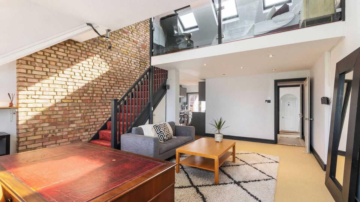 Streatham Hill Apartment | Gorgeous light loft apartment + parking