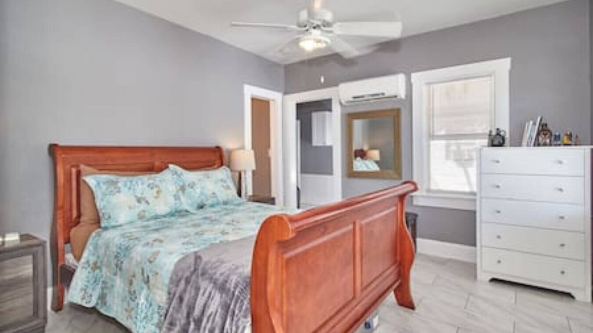 Oakford Park House | Gorgeous Loft Apartment - Centrally Located Tampa