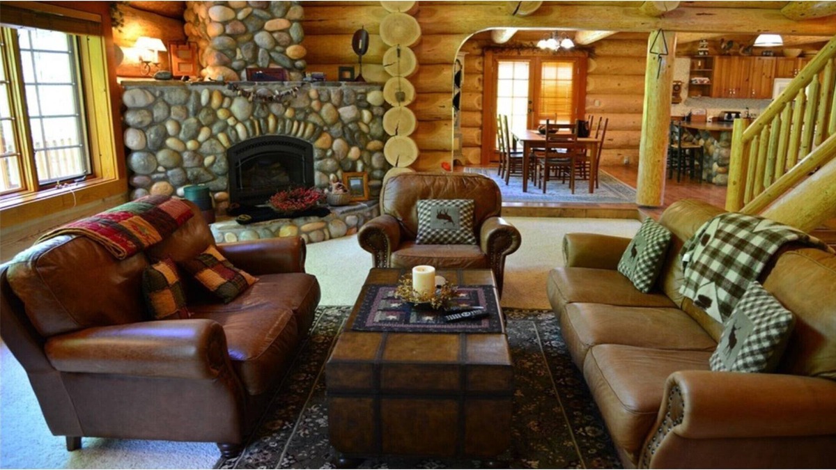 Packwood House | Gorgeous log home near Mt. Rainier National Park and White Pass